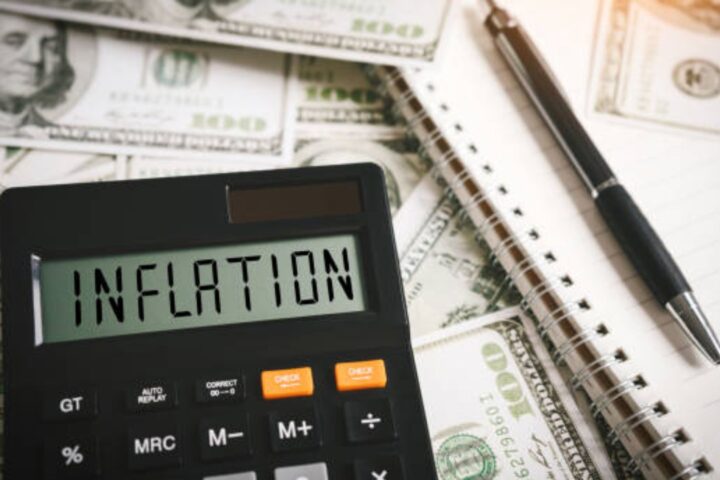 De acuerdo con los últimos informes del Departamento de Trabajo, el índice de precios al consumidor (IPC) cayó un 0.2% en septiembre, lo que indica que los precios de bienes y servicios han comenzado a estabilizarse después de varios meses de aumentos consecutivos. Credito Imagen: Getty Images - iStock